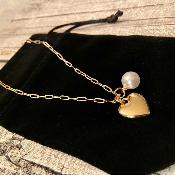 NWT! 🤎Beautiful golden chain necklace with faux pearl and puffed heart pendants - Picture 5 of 15